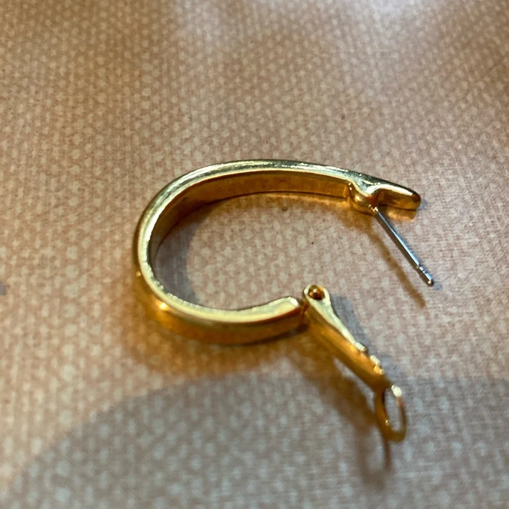 Avon Vintage Jewelry, Sleek and Classic J-Hoop GoldTone Earrings | NIB E40 - Picture 5 of 9
